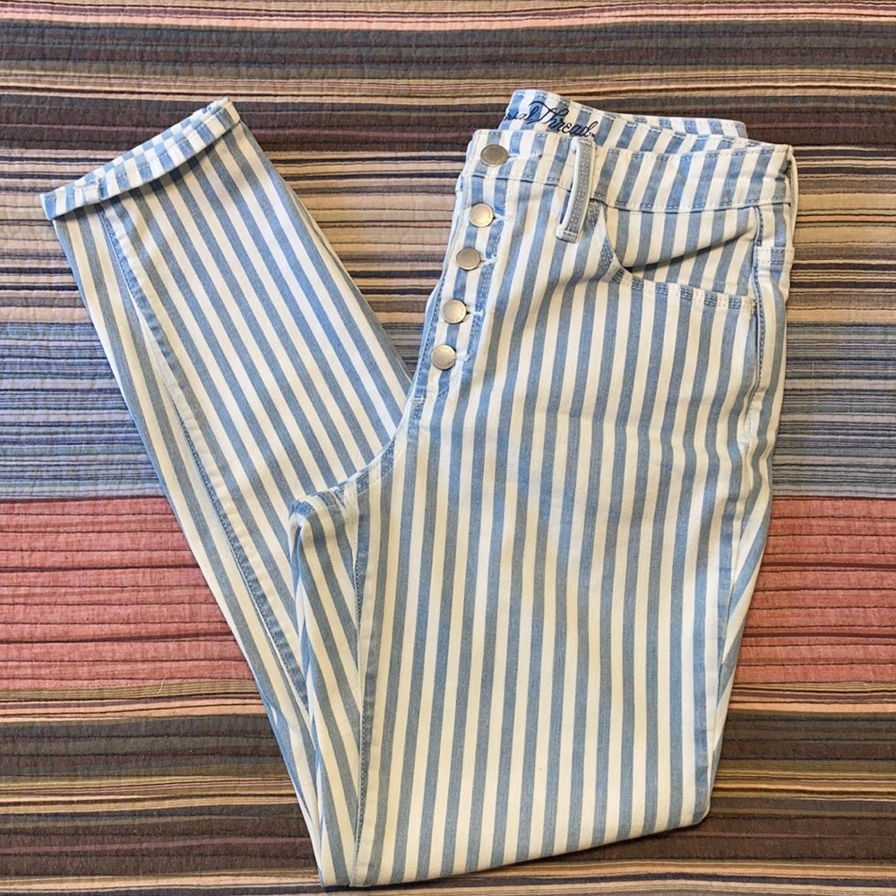 Universal Thread Jeans